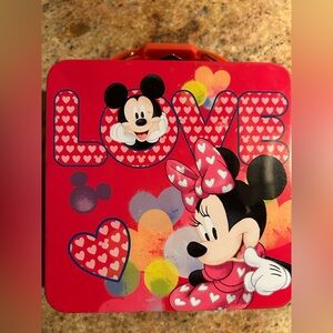 Disney Mickey Minnie Mouse LOVE Collection metal tin lunch box. 6x7. No rust.